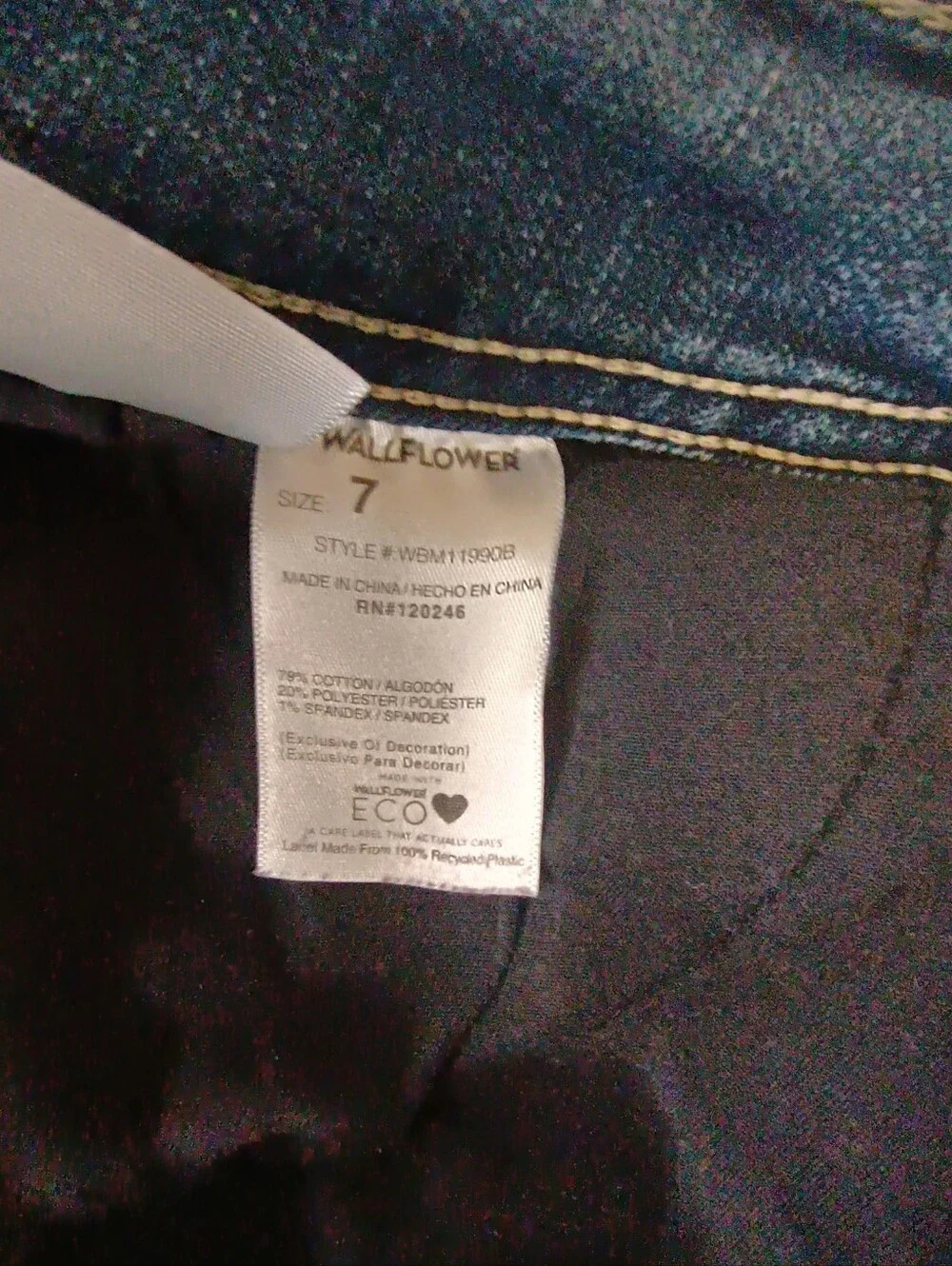 Women's Size 7 Wallflower Dark Blue Flare Jeans